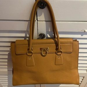 From day to night, stylish at any hour